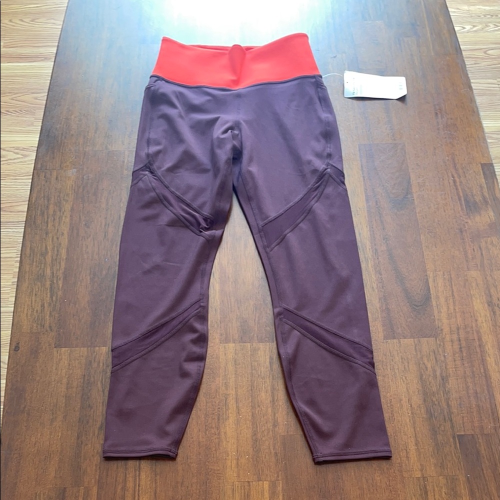 Athleta Ladies NWT Tenacity 7/8 Tights. Size small. Antique burgundy.